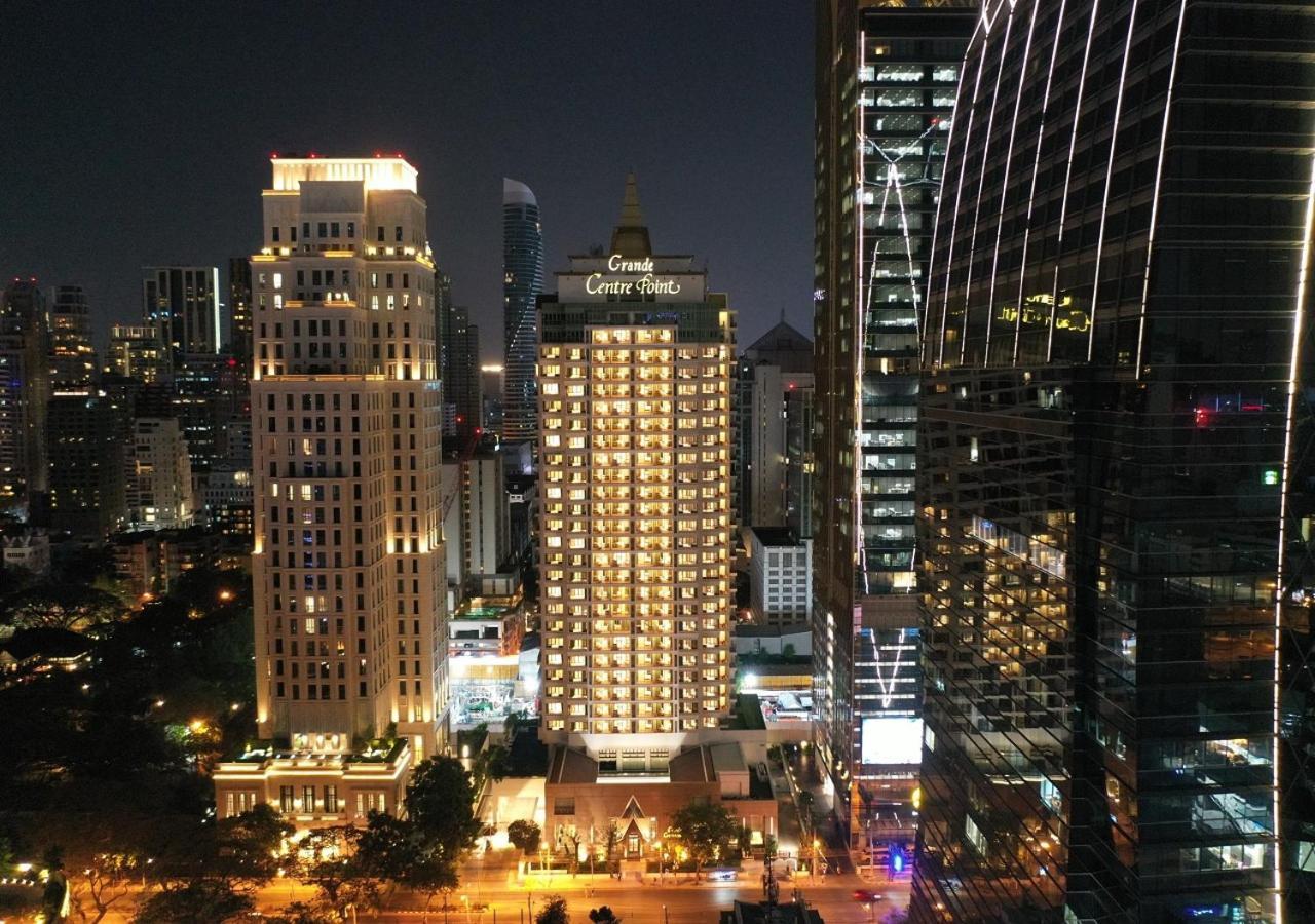 Grande Centre Point Hotel Ploenchit - SHA Plus Bangkok Extérieur photo The hotel at night
