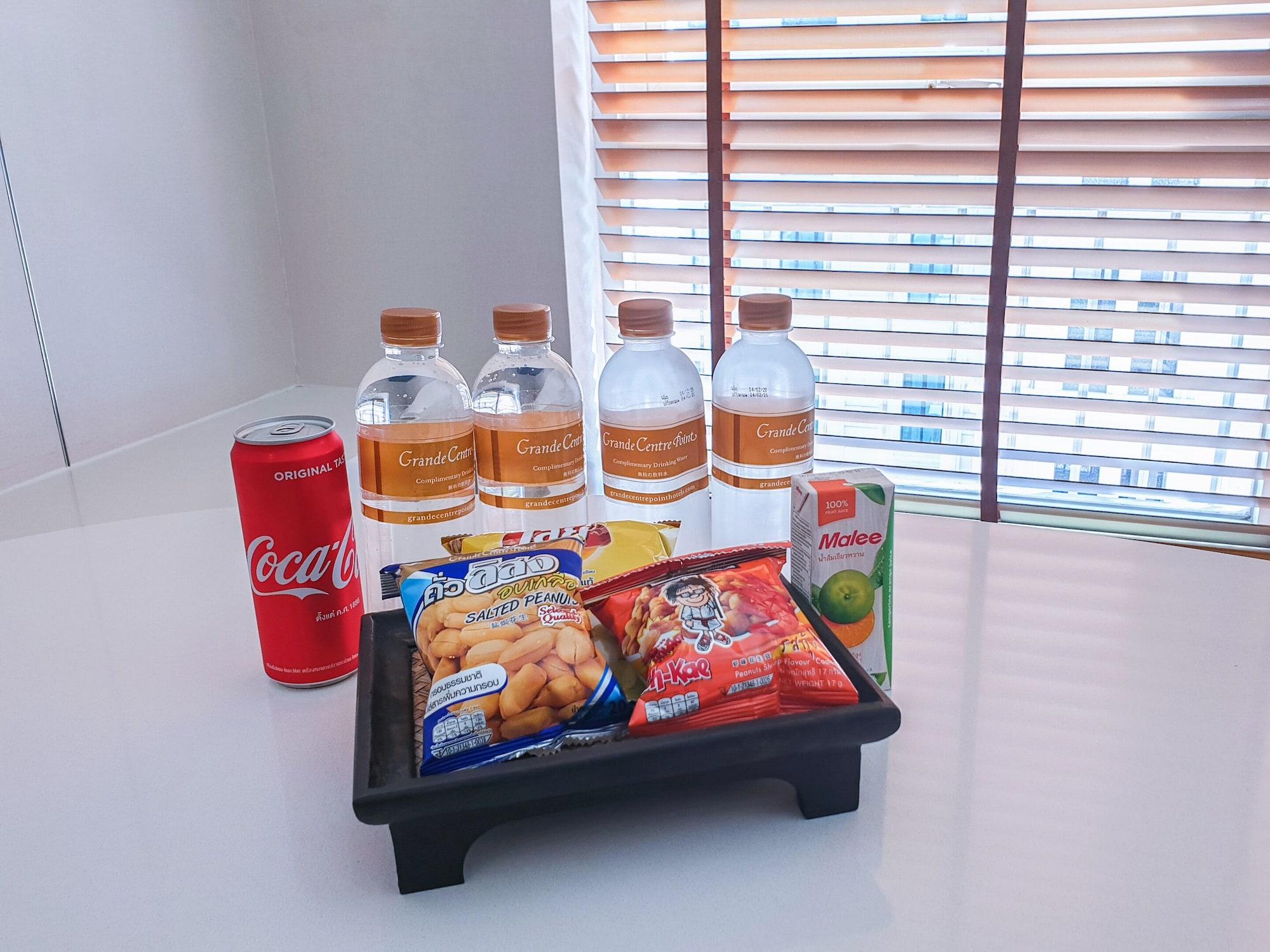 Grande Centre Point Hotel Ploenchit - SHA Plus Bangkok Extérieur photo A room amenity tray