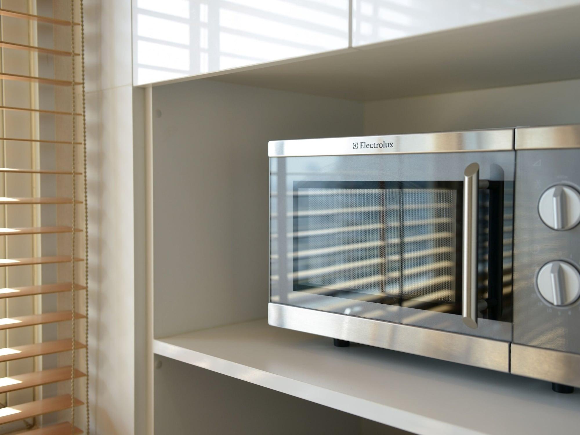 Grande Centre Point Hotel Ploenchit - SHA Plus Bangkok Extérieur photo A microwave oven