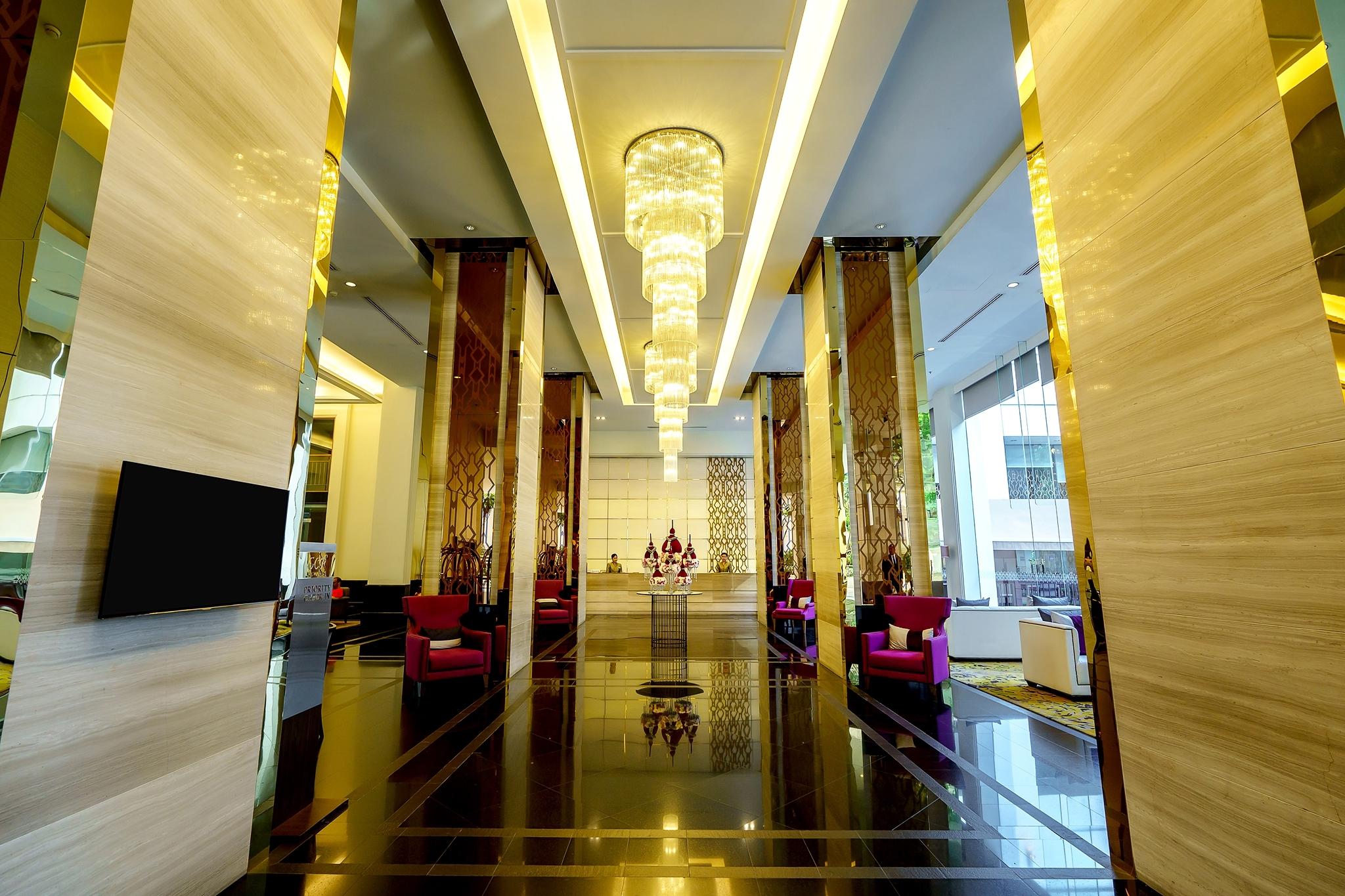 Grande Centre Point Hotel Ploenchit - SHA Plus Bangkok Extérieur photo The lobby of the hotel