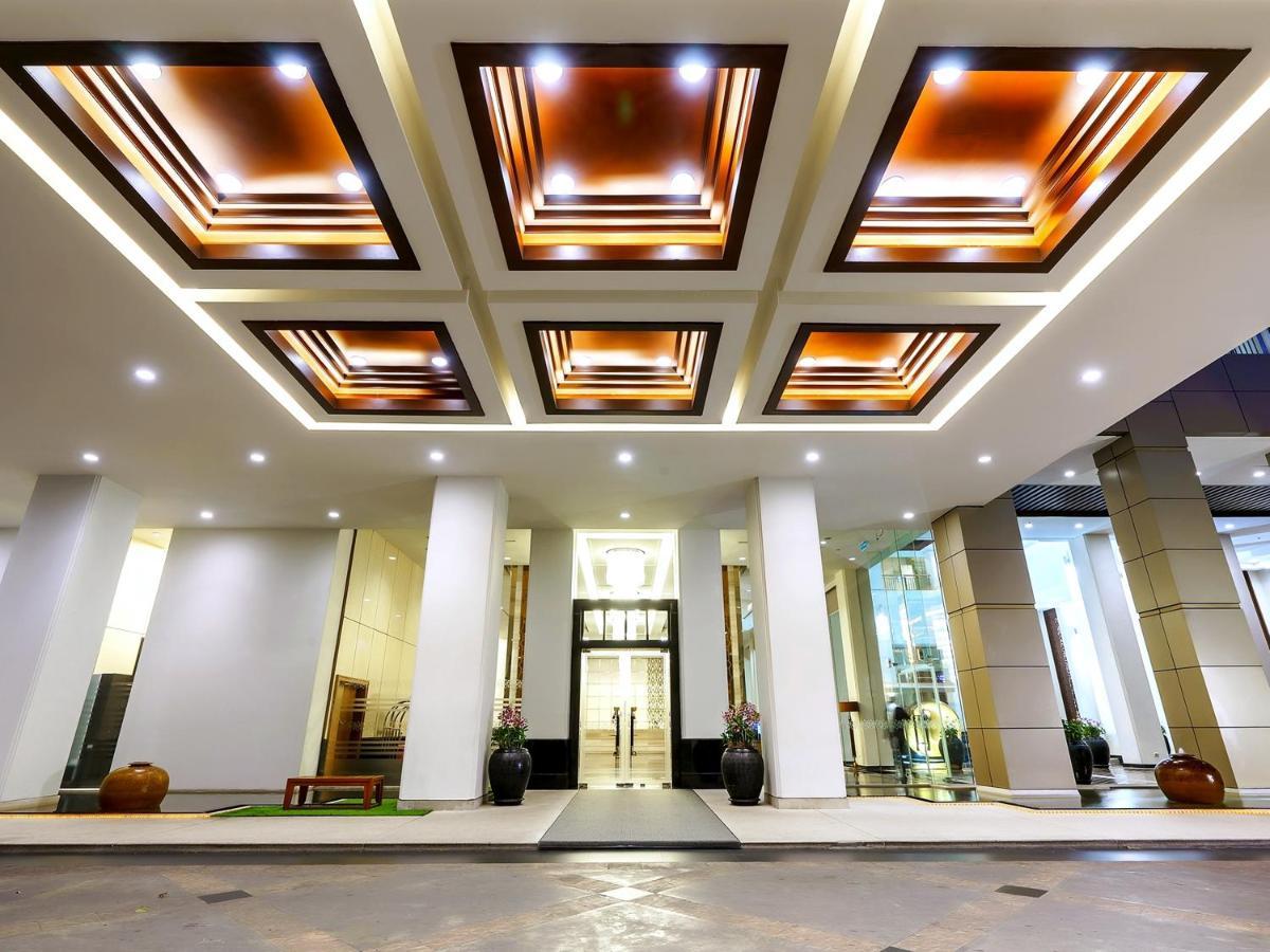 Grande Centre Point Hotel Ploenchit - SHA Plus Bangkok Extérieur photo The lobby of the hotel