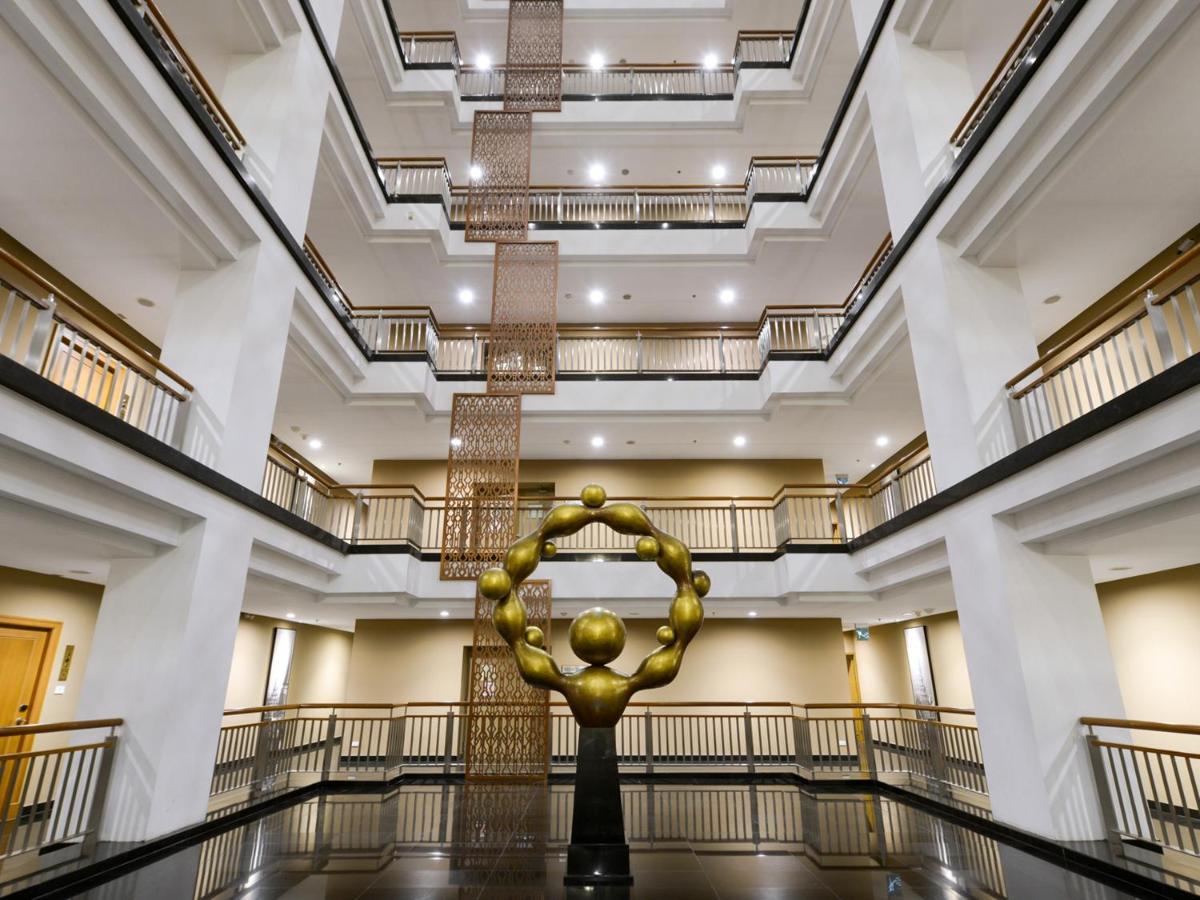 Grande Centre Point Hotel Ploenchit - SHA Plus Bangkok Extérieur photo The interior of the hotel
