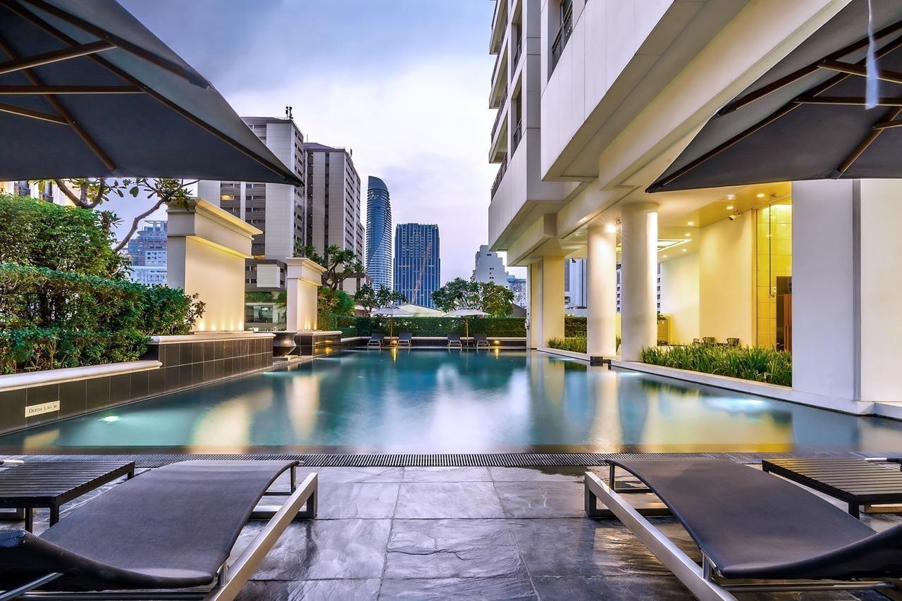 Grande Centre Point Hotel Ploenchit - SHA Plus Bangkok Extérieur photo The swimming pool at the hotel