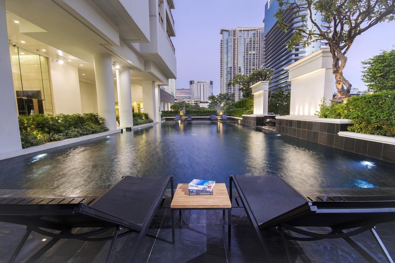 Grande Centre Point Hotel Ploenchit - SHA Plus Bangkok Extérieur photo The pool at the hotel