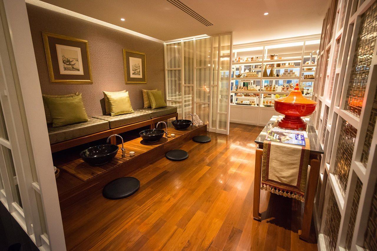 Grande Centre Point Hotel Ploenchit - SHA Plus Bangkok Extérieur photo A nail salon in Singapore
