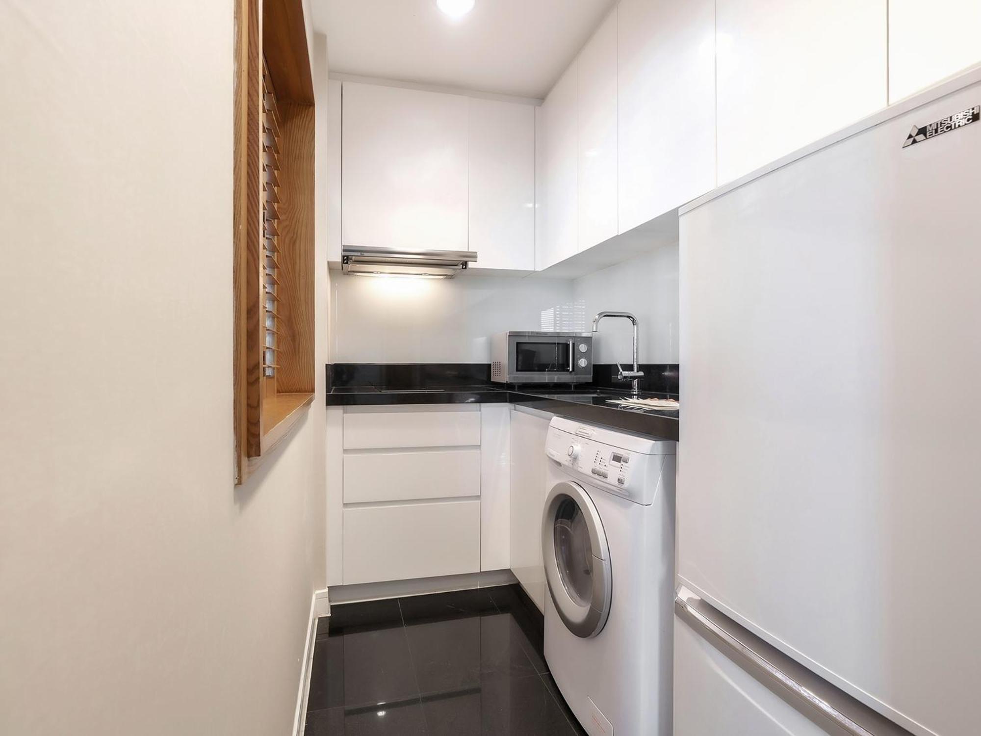 Grande Centre Point Hotel Ploenchit - SHA Plus Bangkok Chambre photo A small kitchen