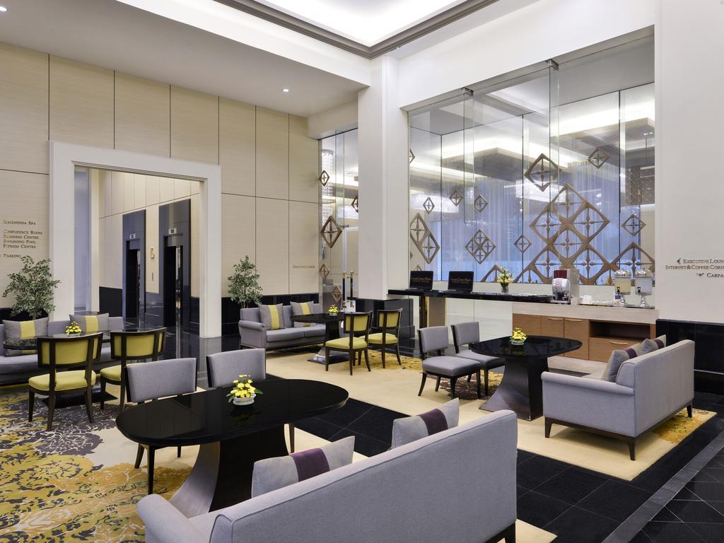 Grande Centre Point Hotel Ploenchit - SHA Plus Bangkok Extérieur photo The lobby of the hotel
