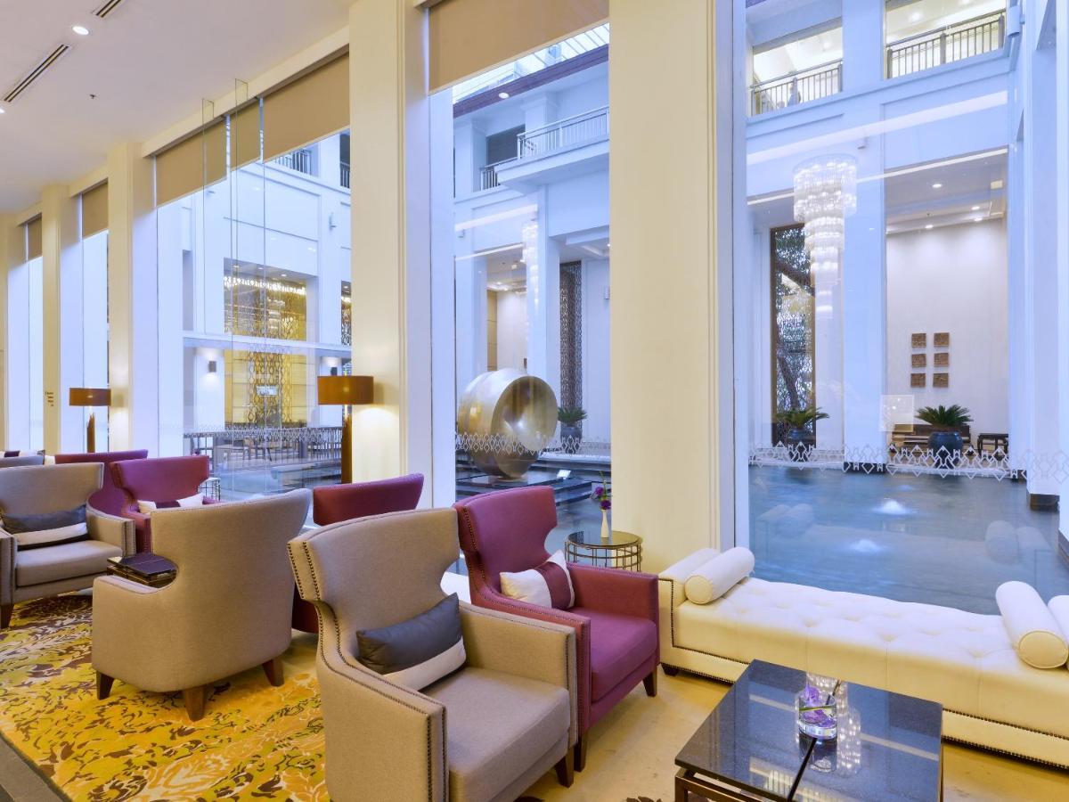 Grande Centre Point Hotel Ploenchit - SHA Plus Bangkok Extérieur photo The lobby of the hotel